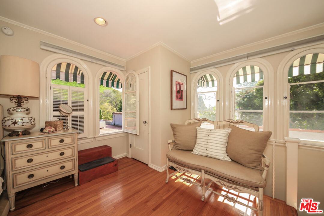 1367 N BEVERLY DR