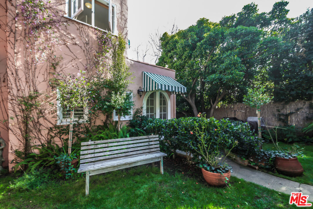 1367 N BEVERLY DR