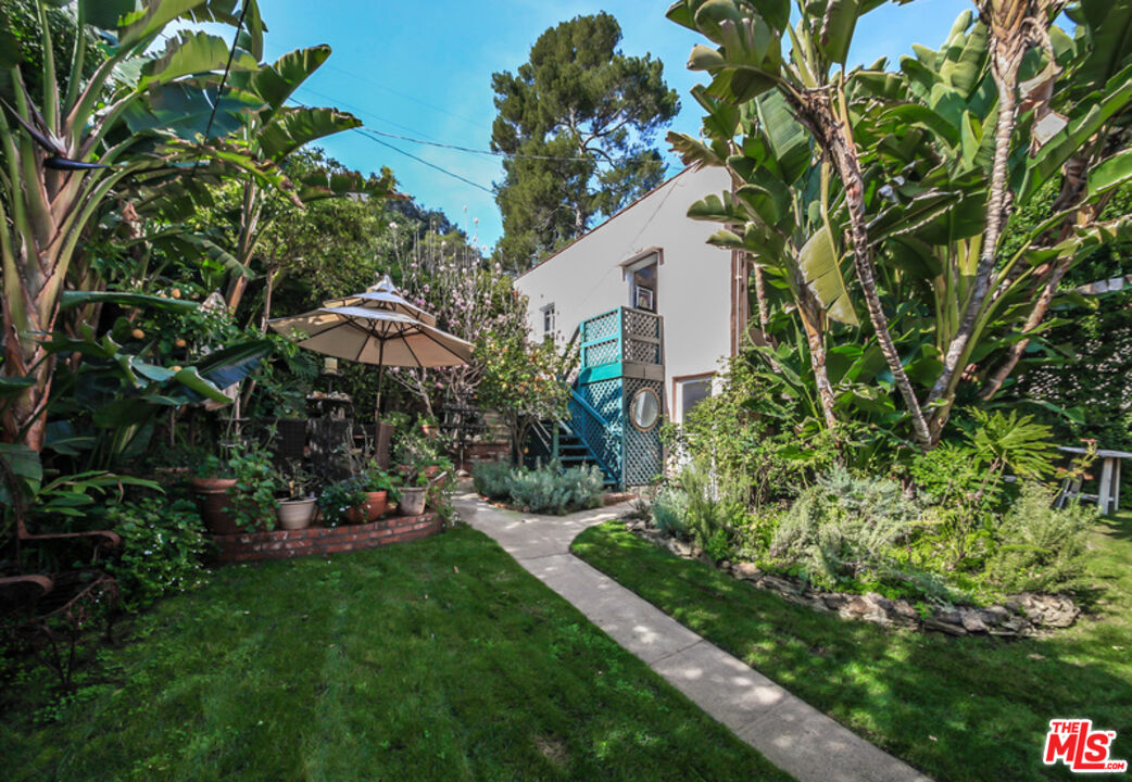 1367 N BEVERLY DR