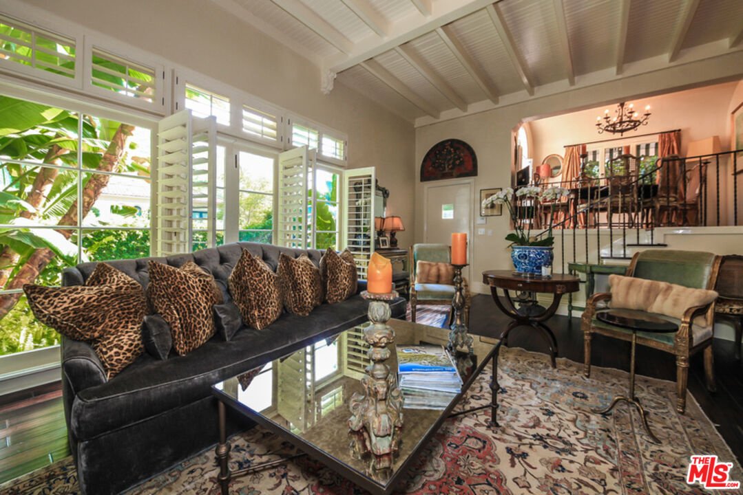 1367 N BEVERLY DR