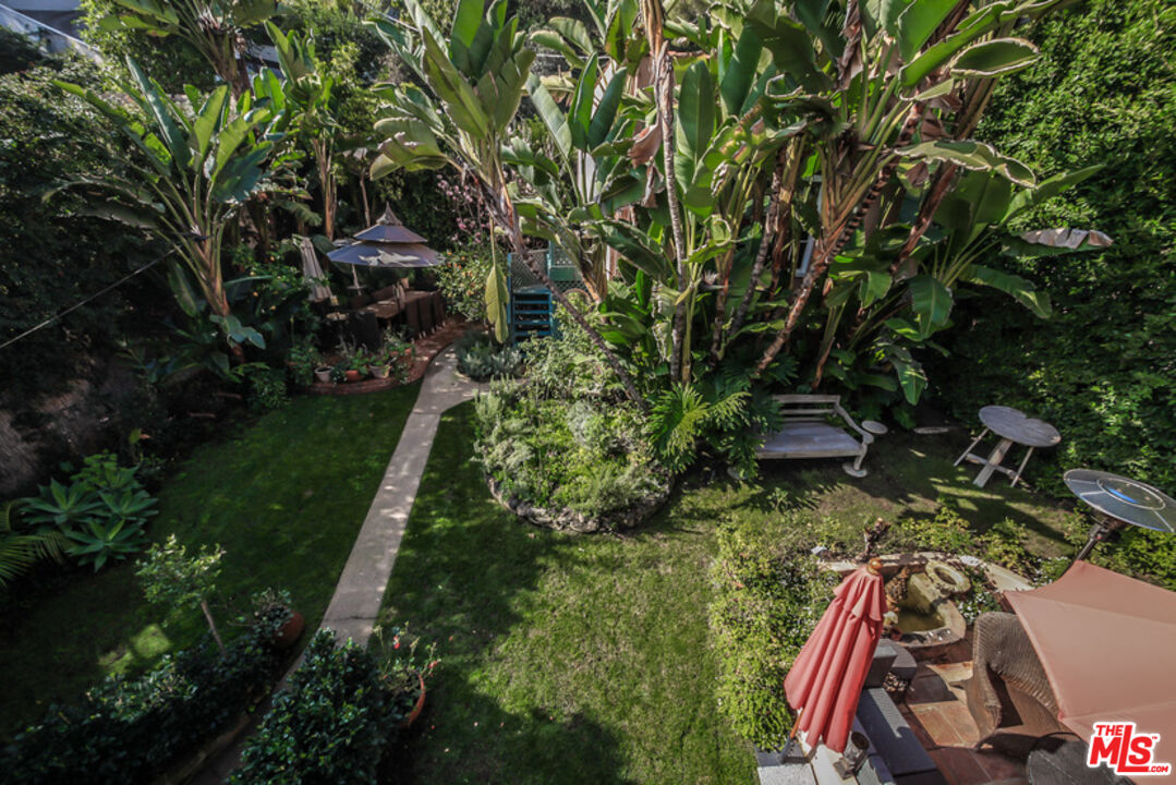 1367 N BEVERLY DR
