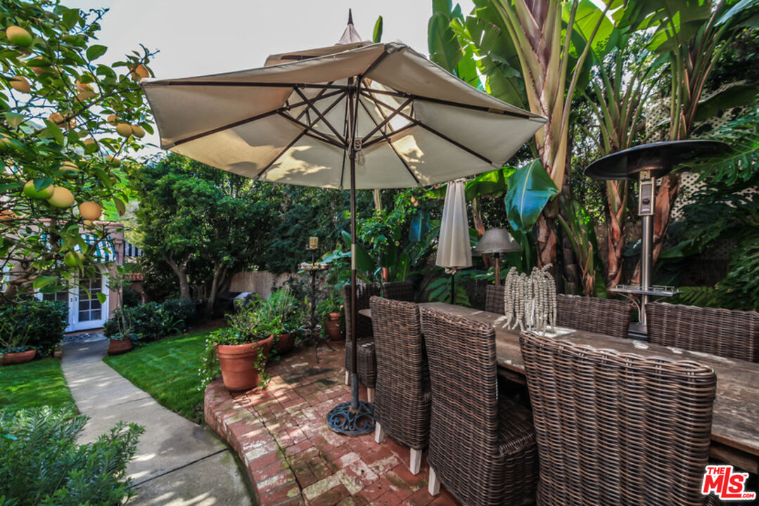 1367 N BEVERLY DR