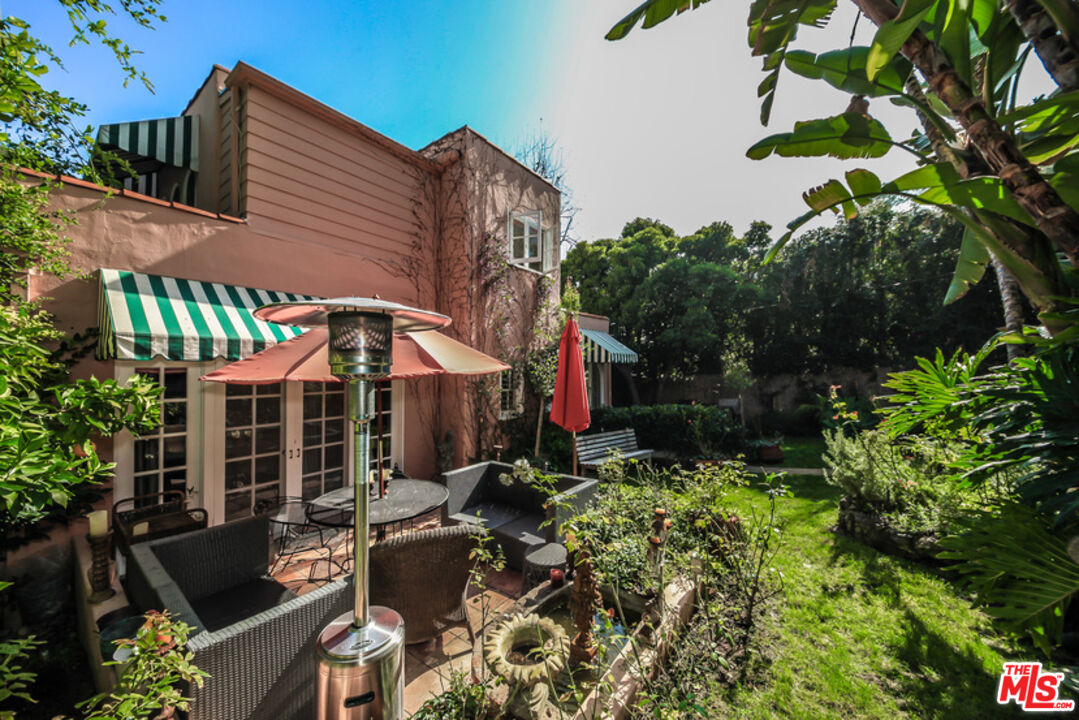1367 N BEVERLY DR