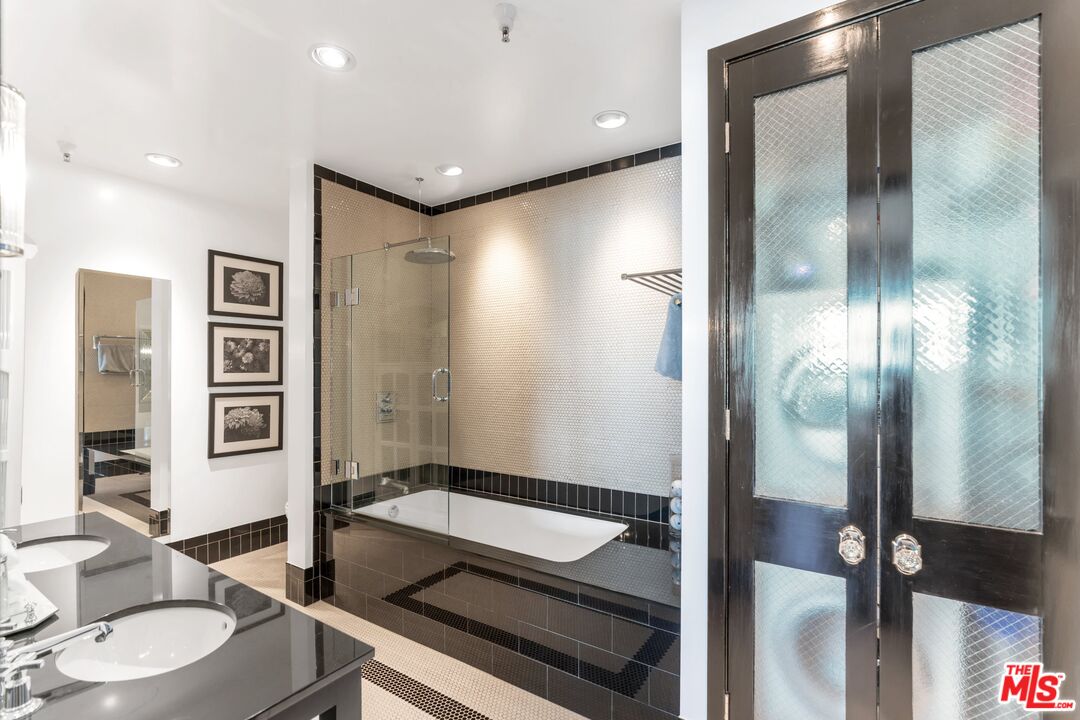1645 Vine St Unit: 409