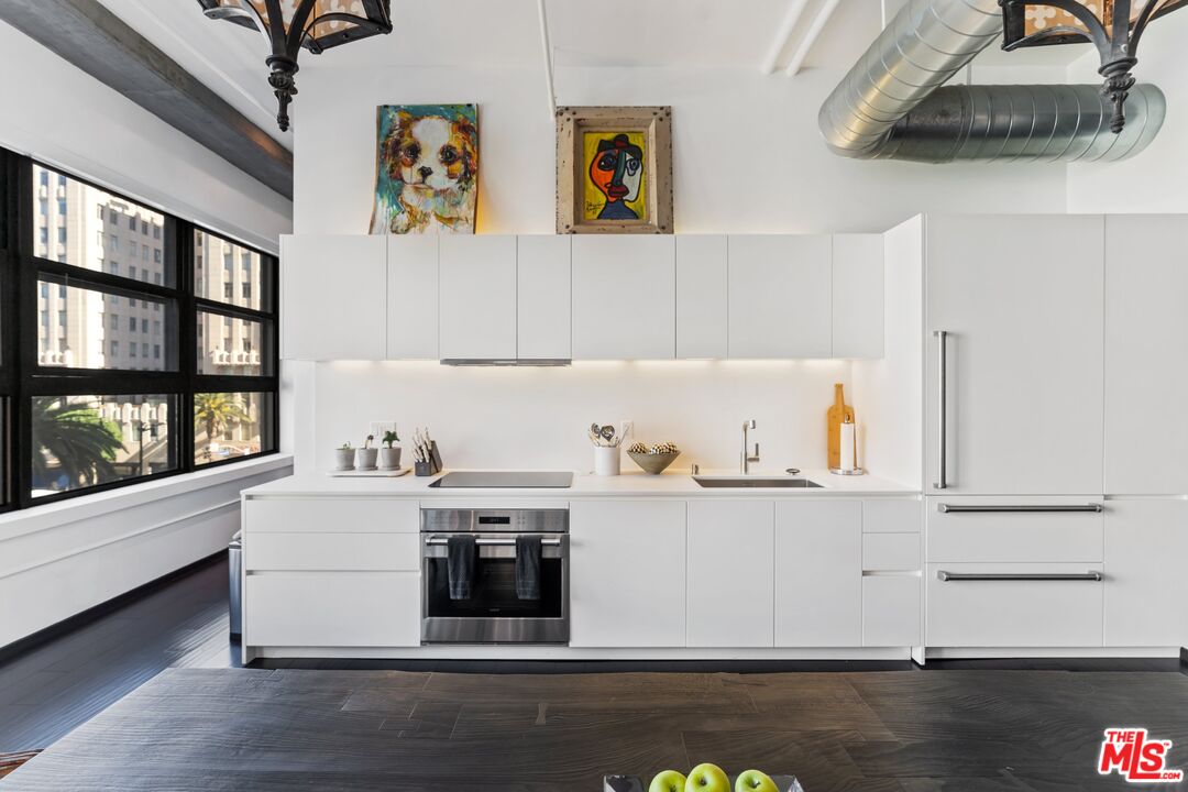 1645 Vine St Unit: 409