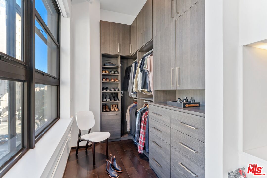 1645 Vine St Unit: 409