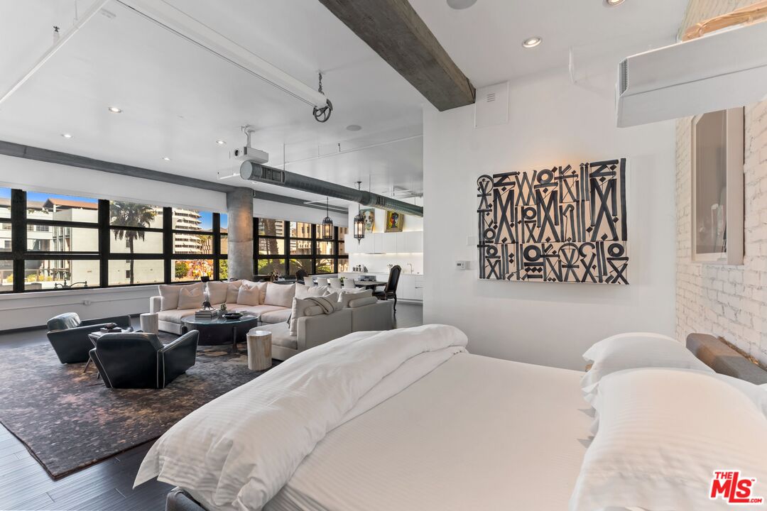 1645 Vine St Unit: 409