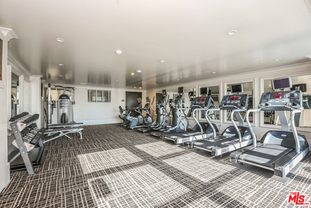 1645 Vine St Unit: 409