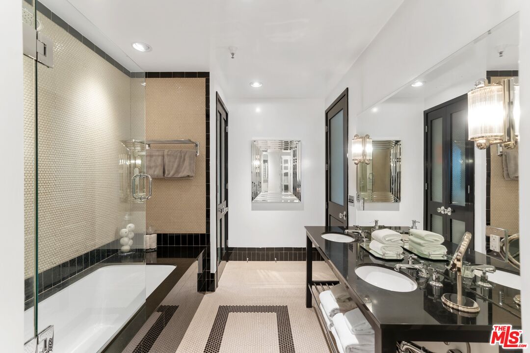 1645 Vine St Unit: 409