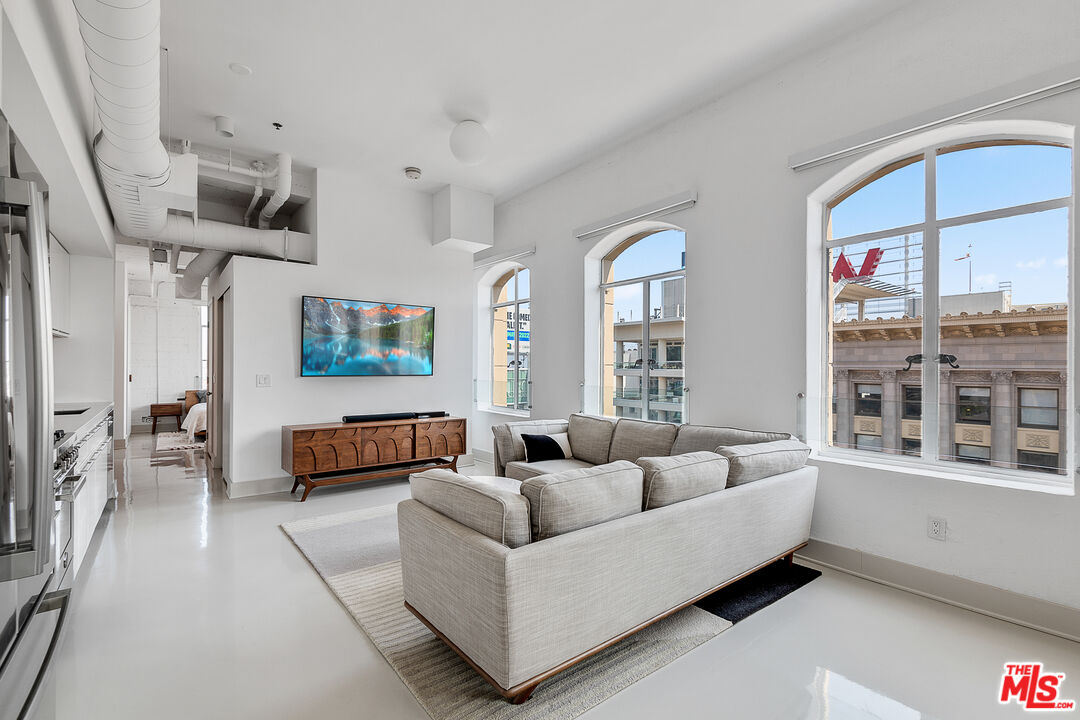 6253 HOLLYWOOD BLVD Unit: 1201