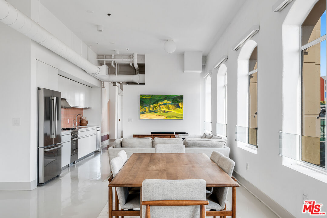 6253 HOLLYWOOD BLVD Unit: 1201