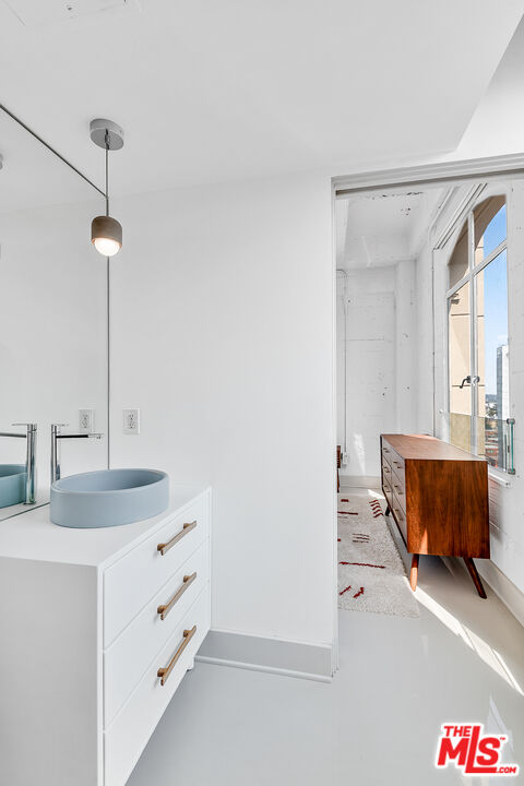 6253 HOLLYWOOD BLVD Unit: 1201