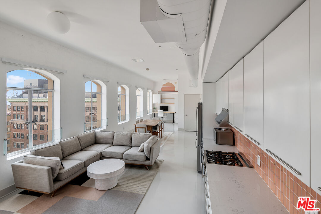 6253 HOLLYWOOD BLVD Unit: 1201