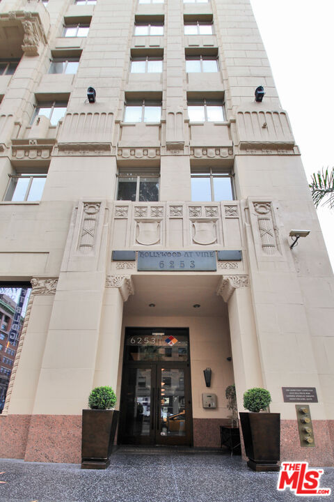 6253 HOLLYWOOD BLVD Unit: 1201