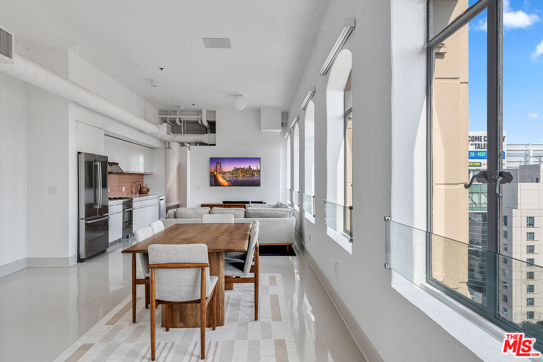 6253 HOLLYWOOD BLVD Unit: 1201