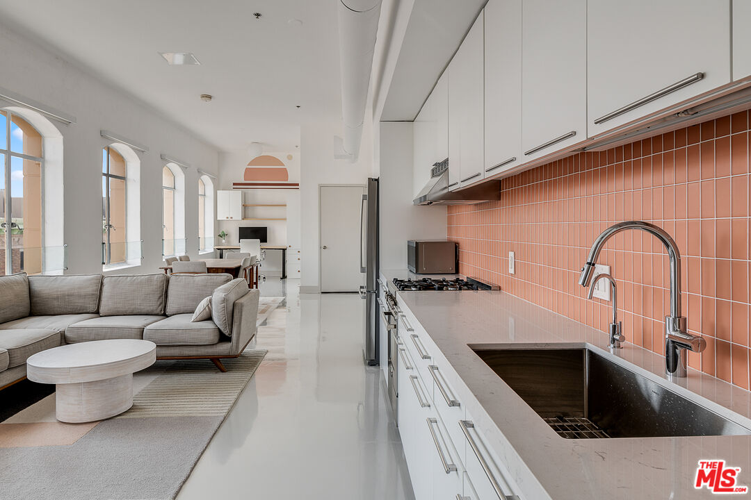 6253 HOLLYWOOD BLVD Unit: 1201
