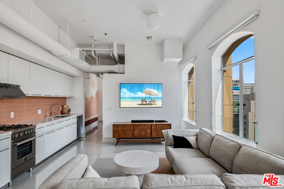 6253 HOLLYWOOD BLVD Unit: 1201