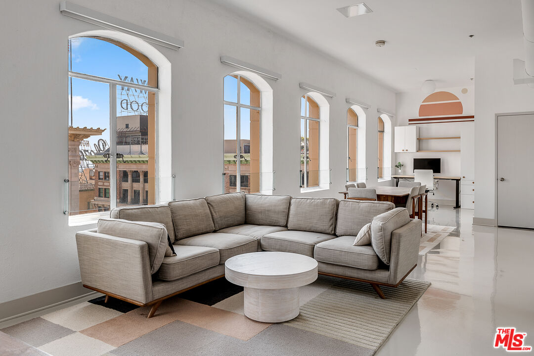 6253 HOLLYWOOD BLVD Unit: 1201