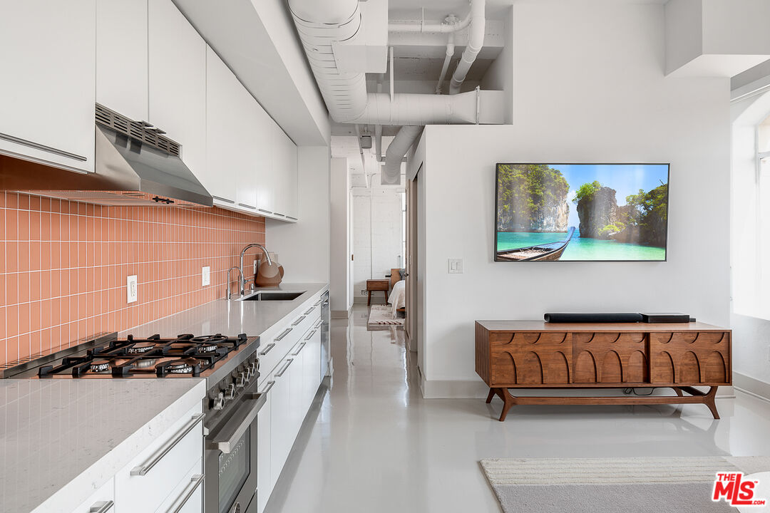 6253 HOLLYWOOD BLVD Unit: 1201