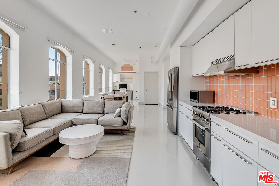 6253 HOLLYWOOD BLVD Unit: 1201