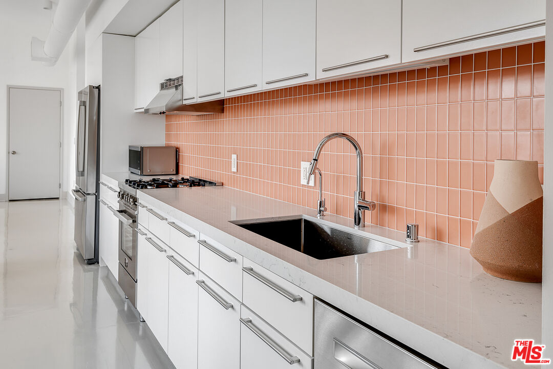 6253 HOLLYWOOD BLVD Unit: 1201