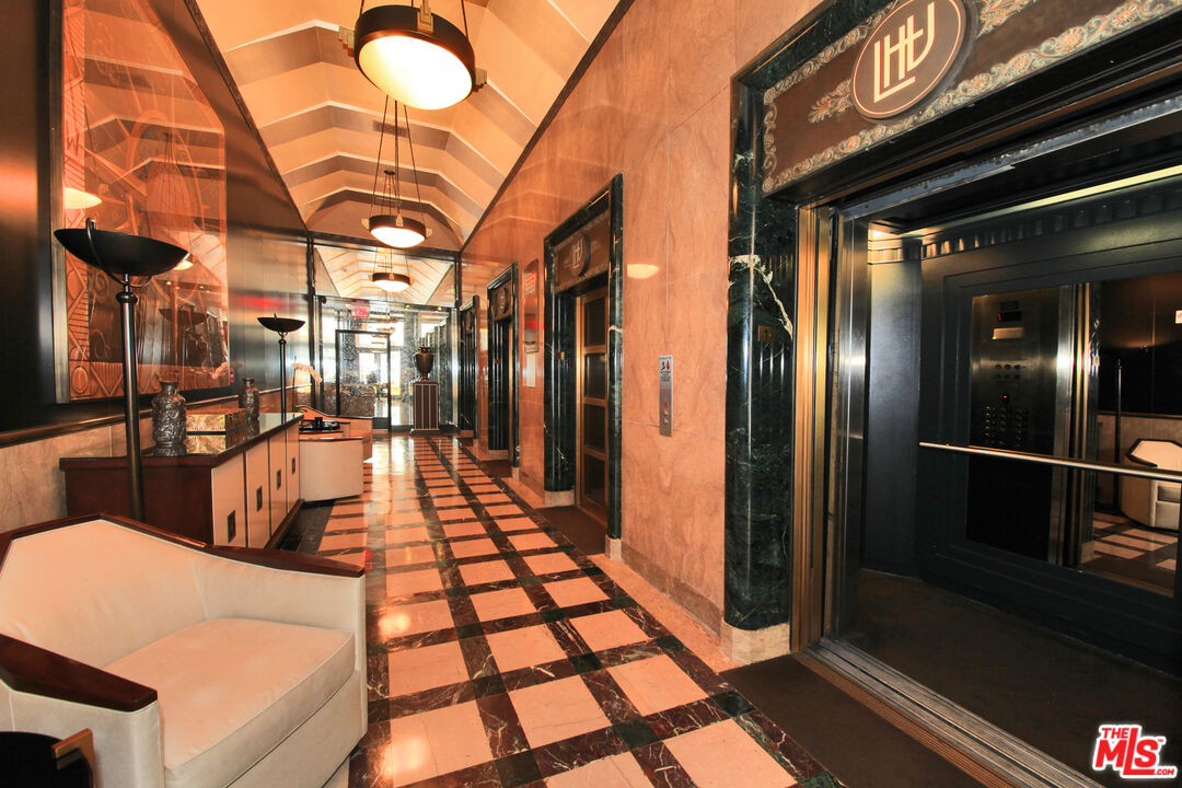 6253 HOLLYWOOD BLVD Unit: 1201