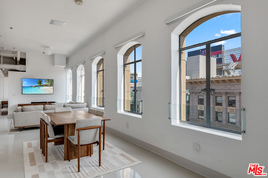 6253 HOLLYWOOD BLVD Unit: 1201