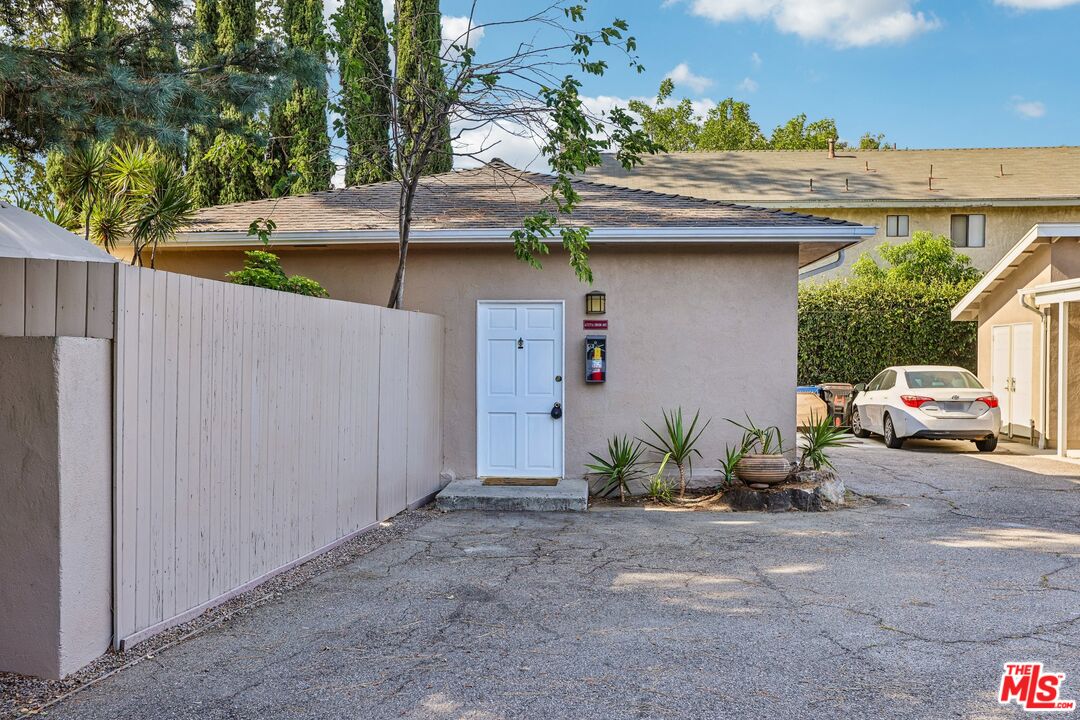 6727 Orion Ave