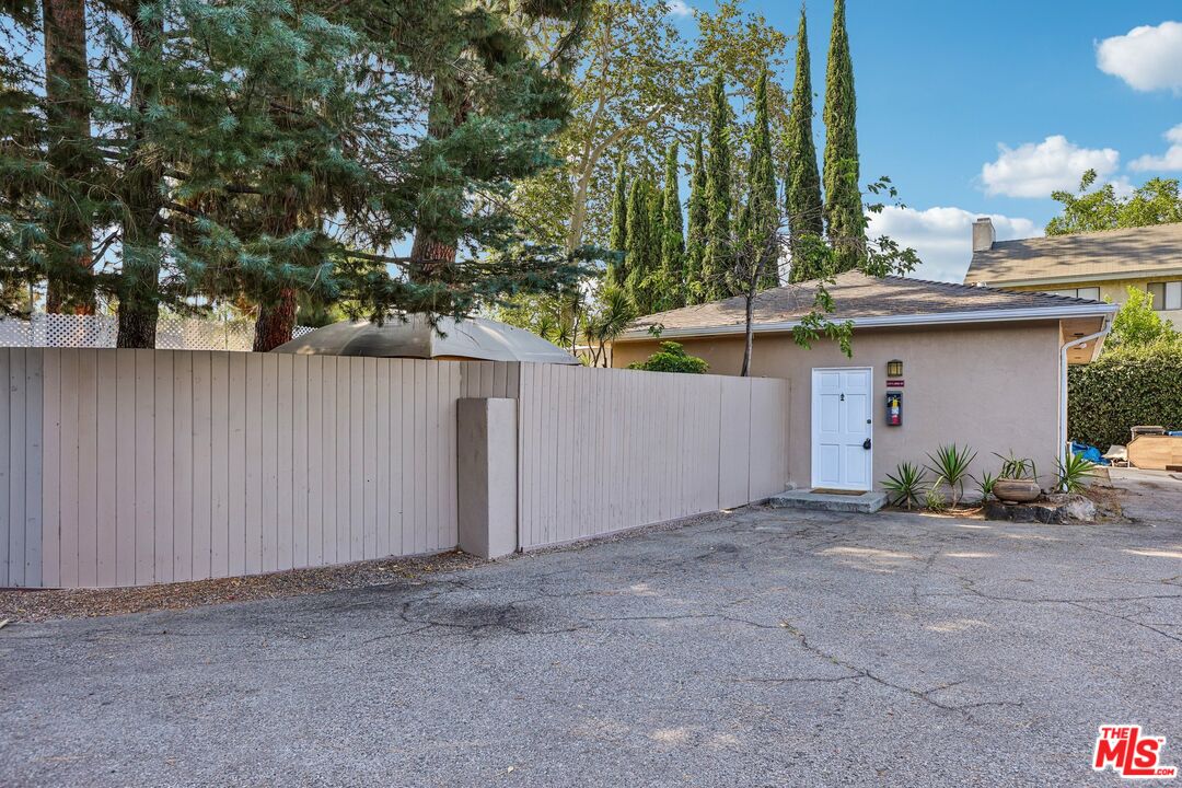 6727 Orion Ave