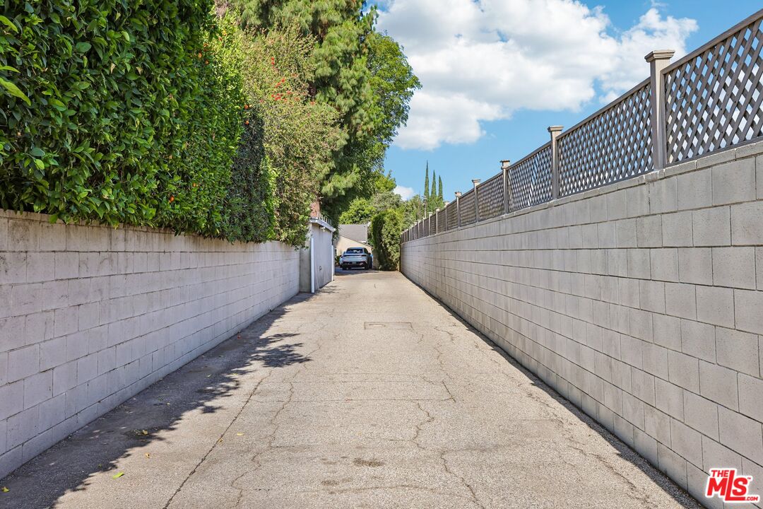 6727 Orion Ave