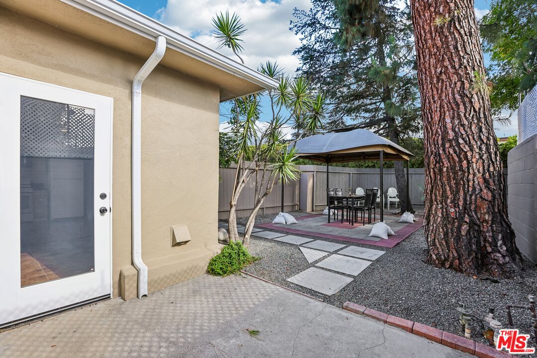 6727 Orion Ave