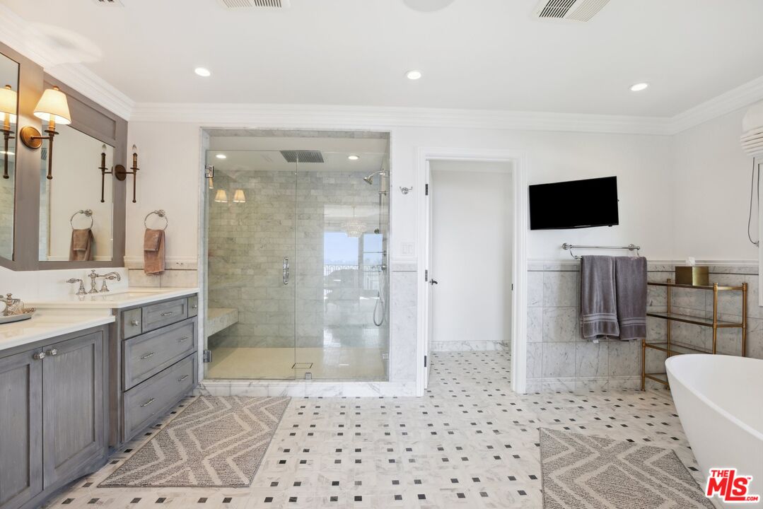 2676 Casiano Rd