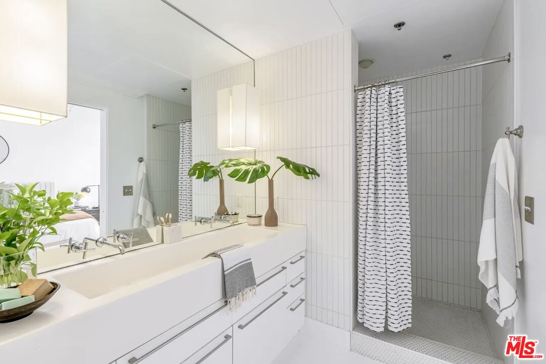 6253 Hollywood Blvd Unit: 1202