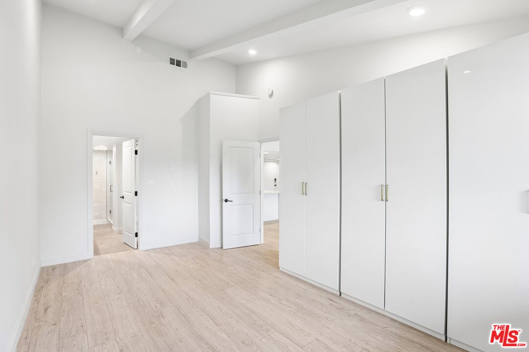 2700 Cahuenga Blvd Unit: E 4313