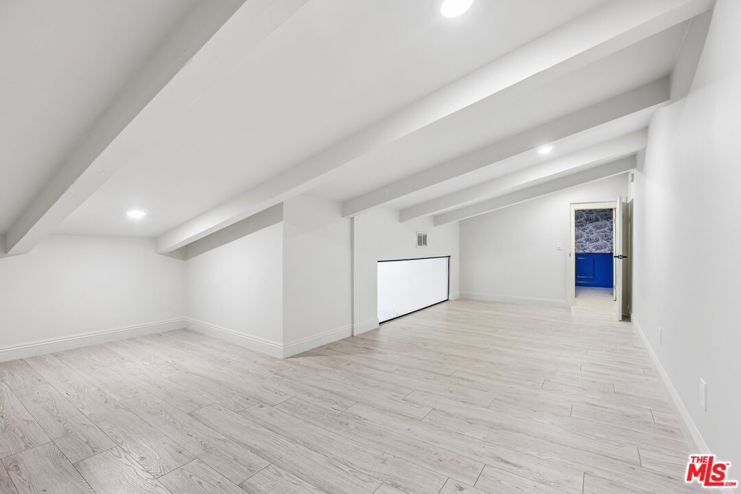 2700 Cahuenga Blvd Unit: E 4313