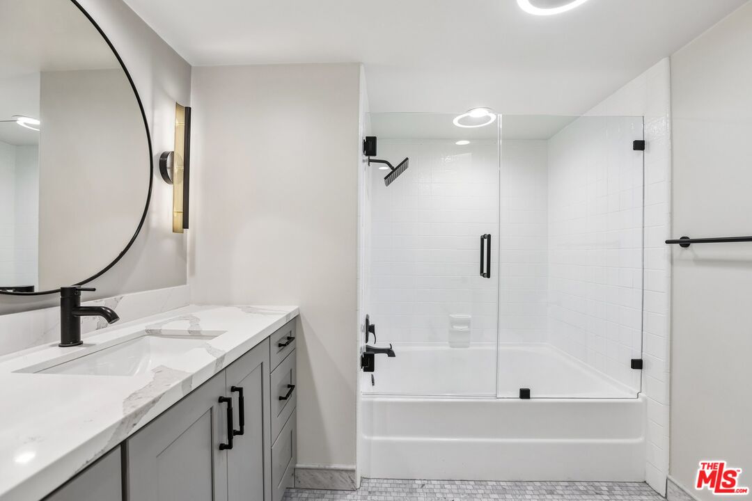 2700 Cahuenga Blvd Unit: E 4313