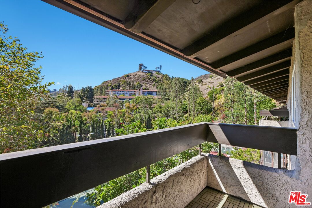 2700 Cahuenga Blvd Unit: E 4313