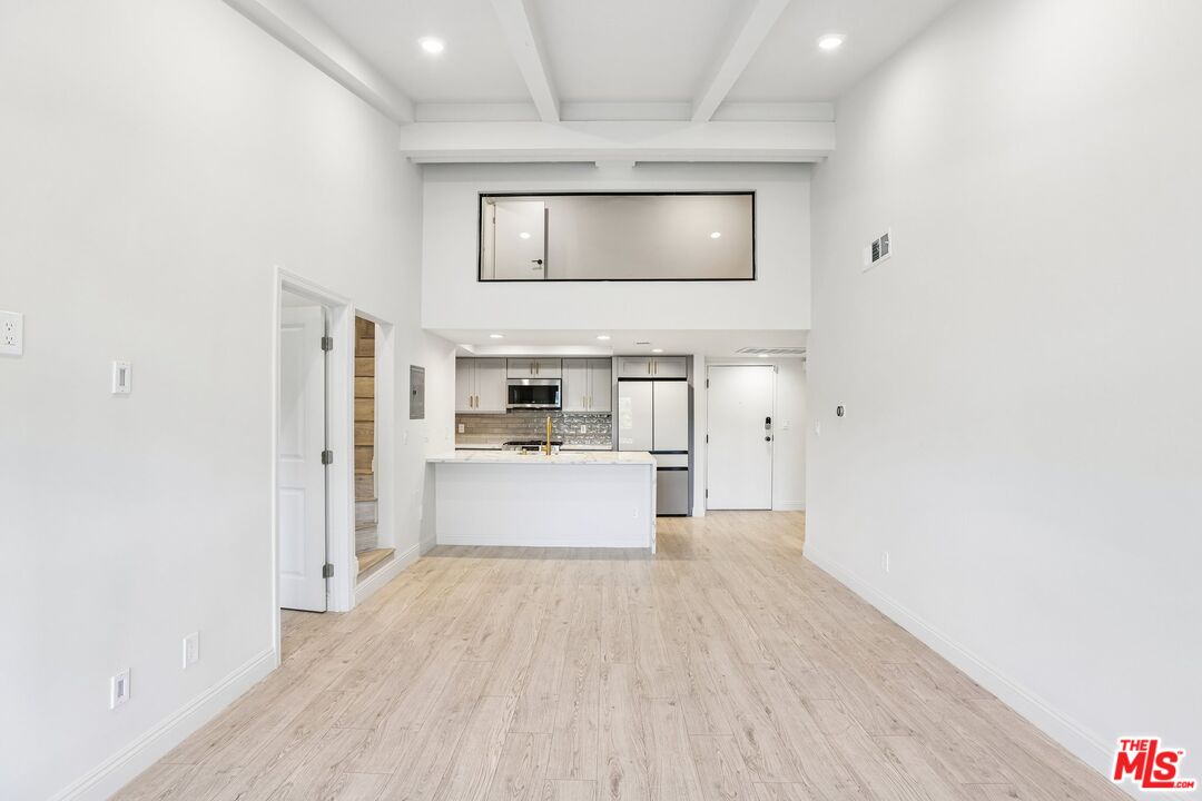 2700 Cahuenga Blvd Unit: E 4313