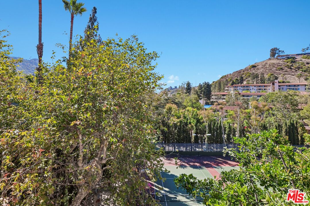 2700 Cahuenga Blvd Unit: E 4313