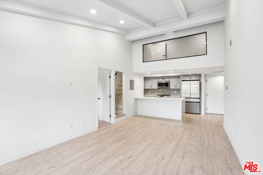 2700 Cahuenga Blvd Unit: E 4313