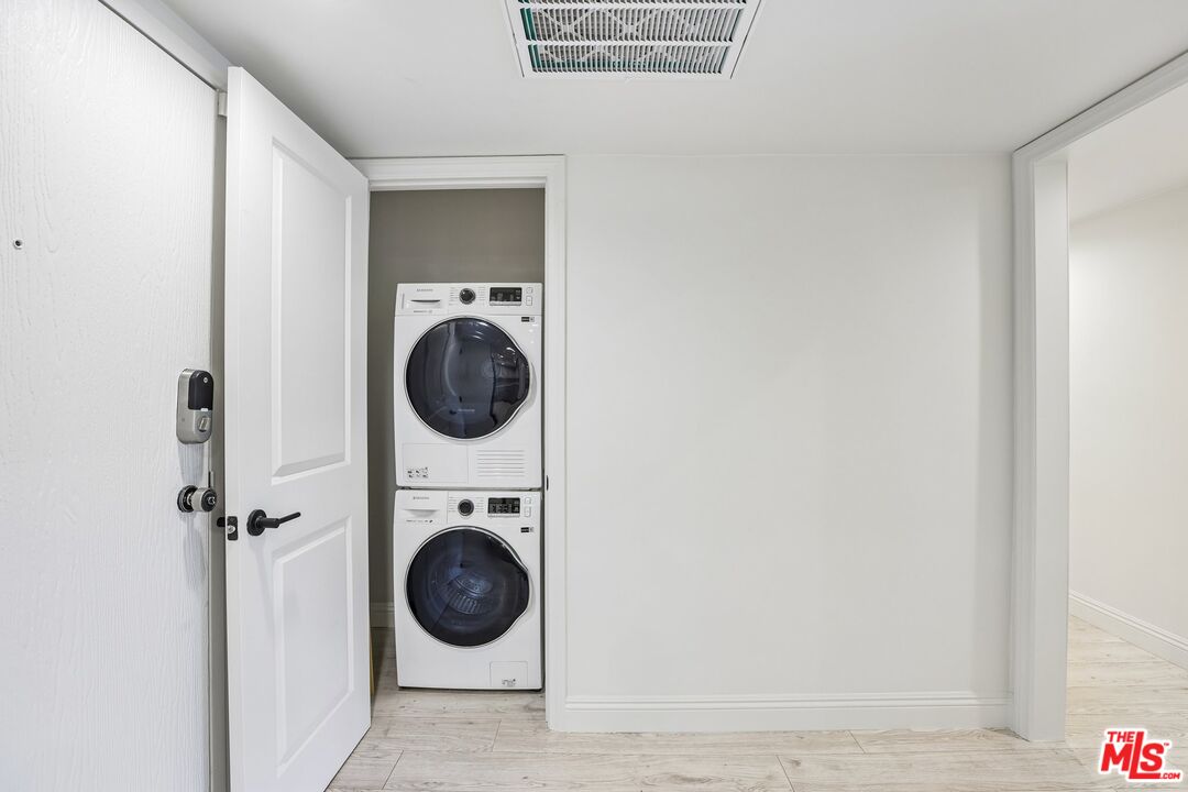 2700 Cahuenga Blvd Unit: E 4313
