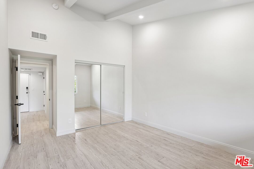 2700 Cahuenga Blvd Unit: E 4313