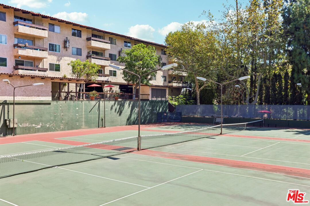 2700 Cahuenga Blvd Unit: E 4313
