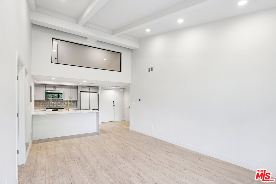 2700 Cahuenga Blvd Unit: E 4313
