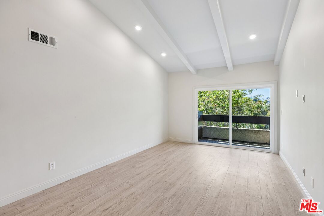 2700 Cahuenga Blvd Unit: E 4313