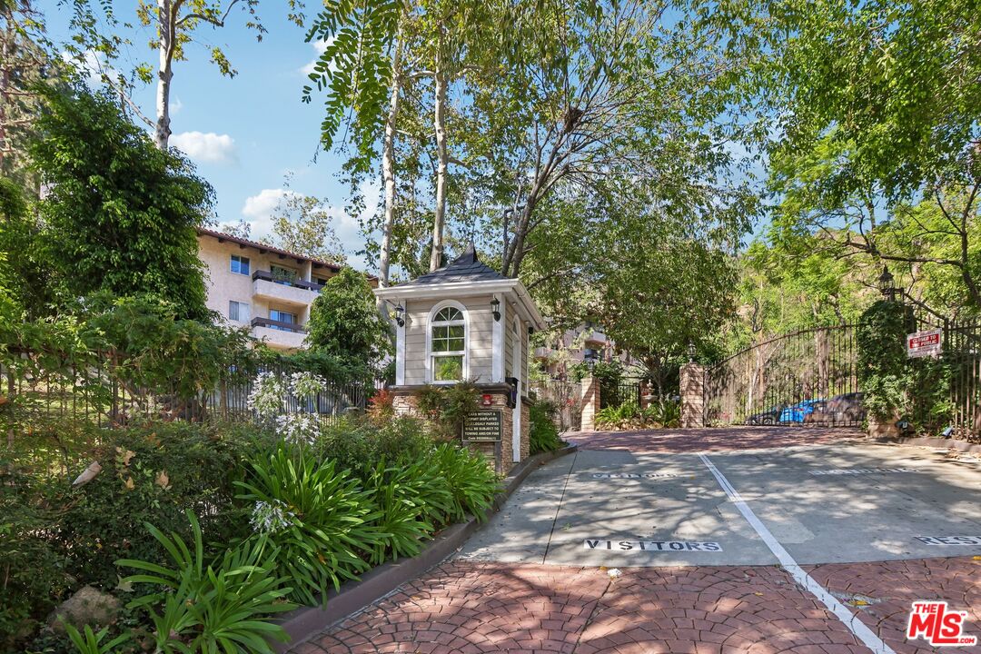 2700 Cahuenga Blvd Unit: E 4313