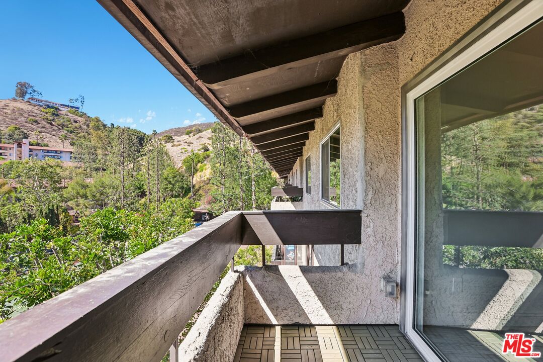 2700 Cahuenga Blvd Unit: E 4313