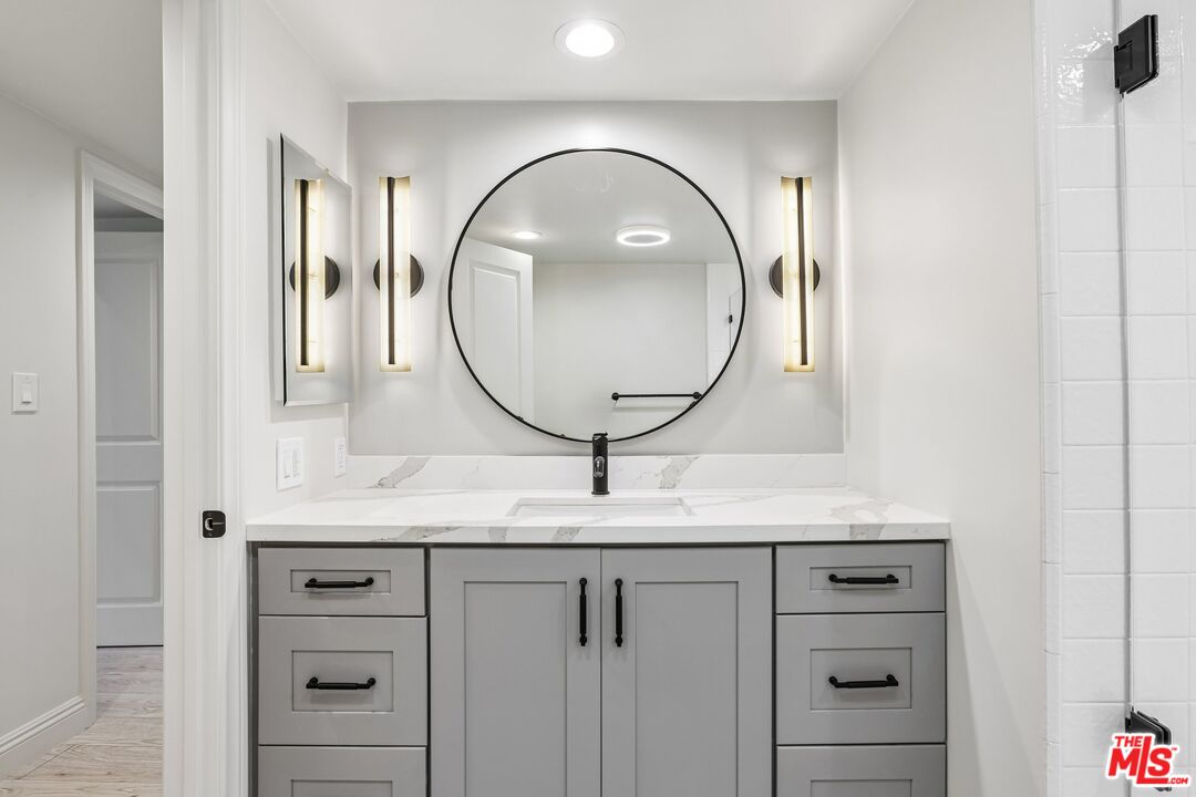 2700 Cahuenga Blvd Unit: E 4313