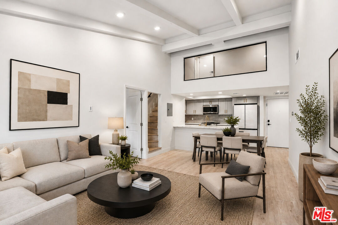 2700 Cahuenga Blvd Unit: E 4313