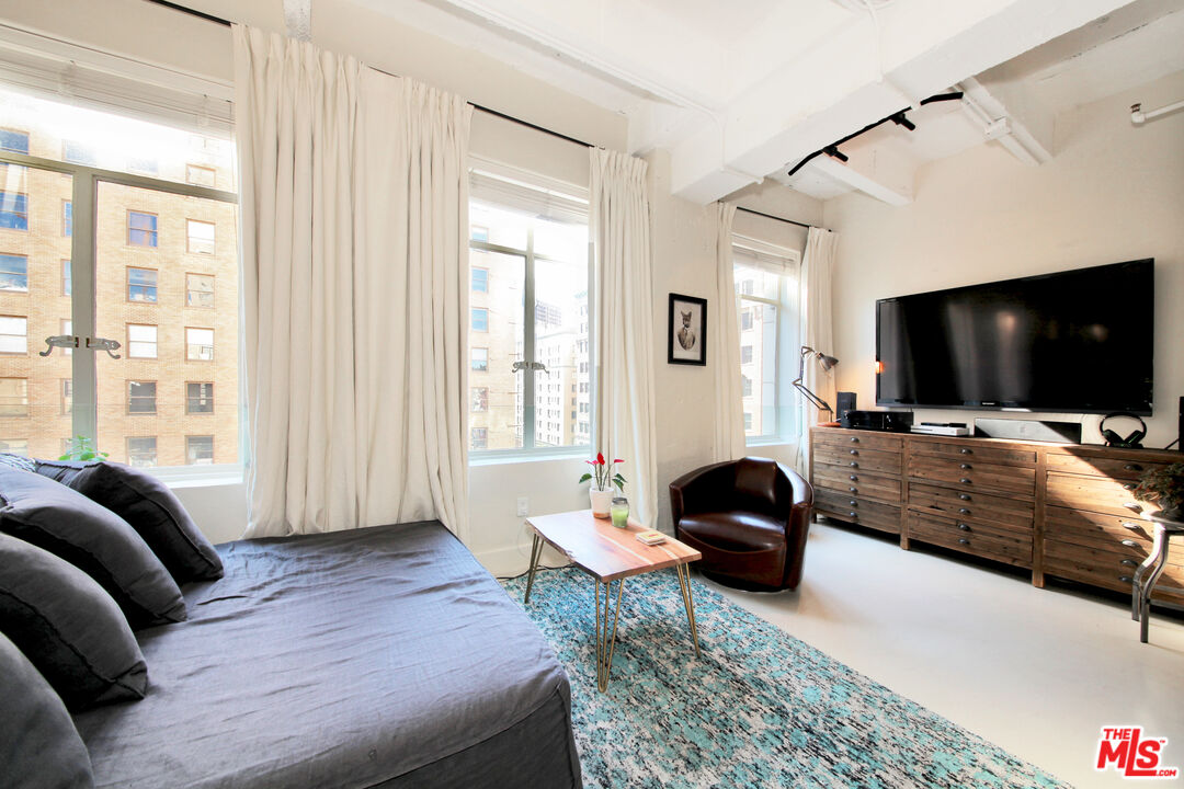 6253 HOLLYWOOD BLVD Unit: 601